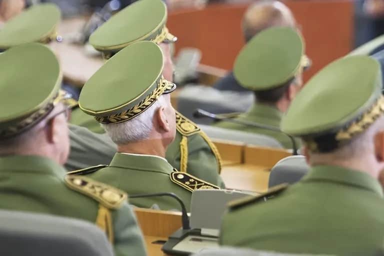 Algérie: les barbons engalonnés de la République