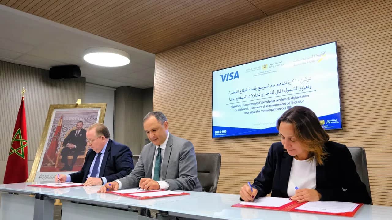 Inclusion financière: le ministère de l’industrie et du commerce signe un accord avec Visa et Al Barid Bank