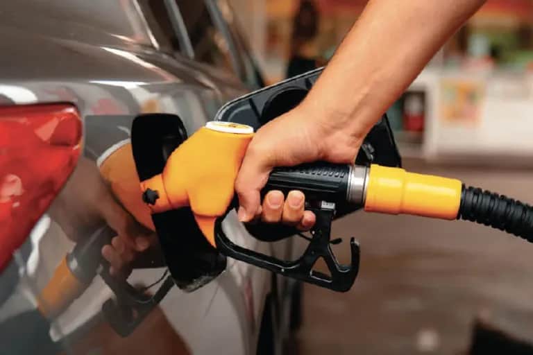 Carburants : les prix à la pompe ont suivi les cours internationaux, selon le Conseil de la concurrence