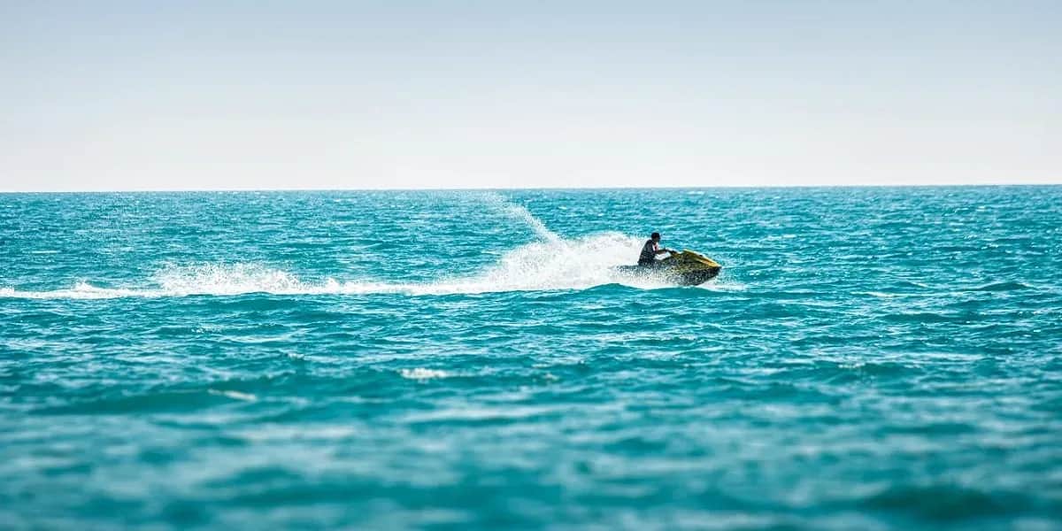 CES COW-BOYS EN BATEAU !