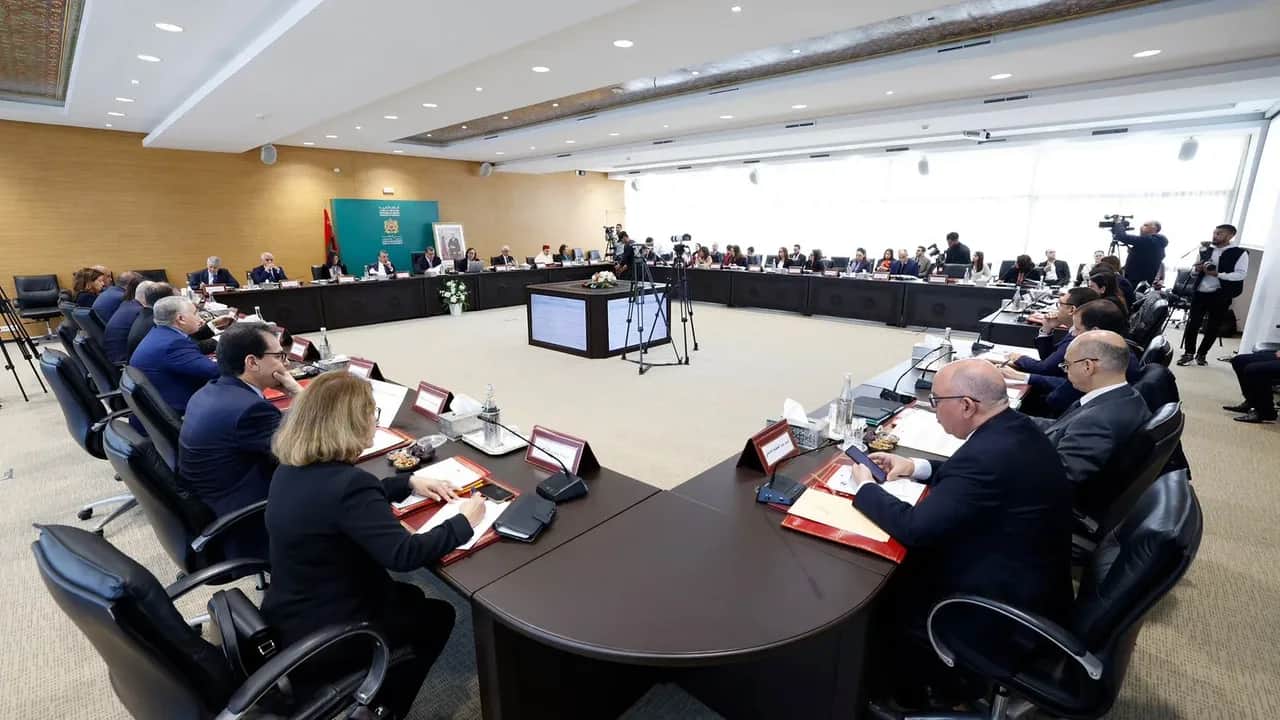 Le chef du gouvernement préside la première réunion du Comité national pour l’égalité des genres et la promotion de la femme