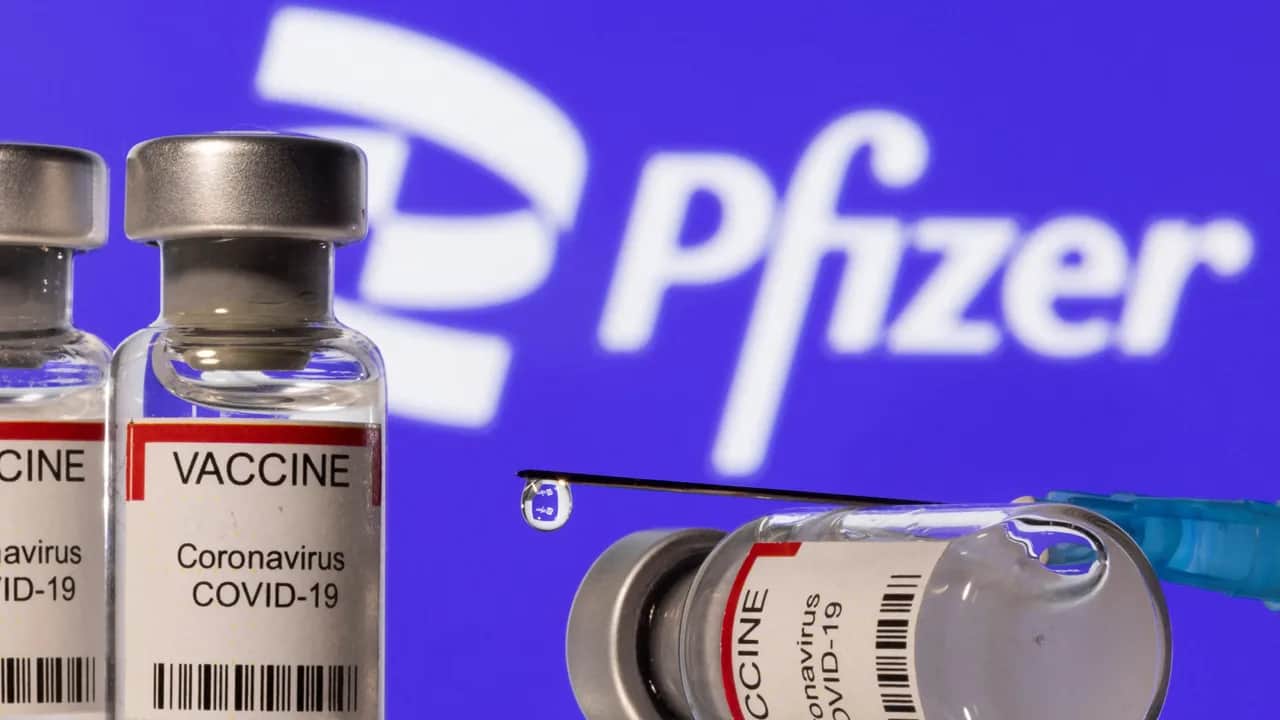 Covid-19: le vaccin Pfizer protège à 70% des cas graves d'Omicron
