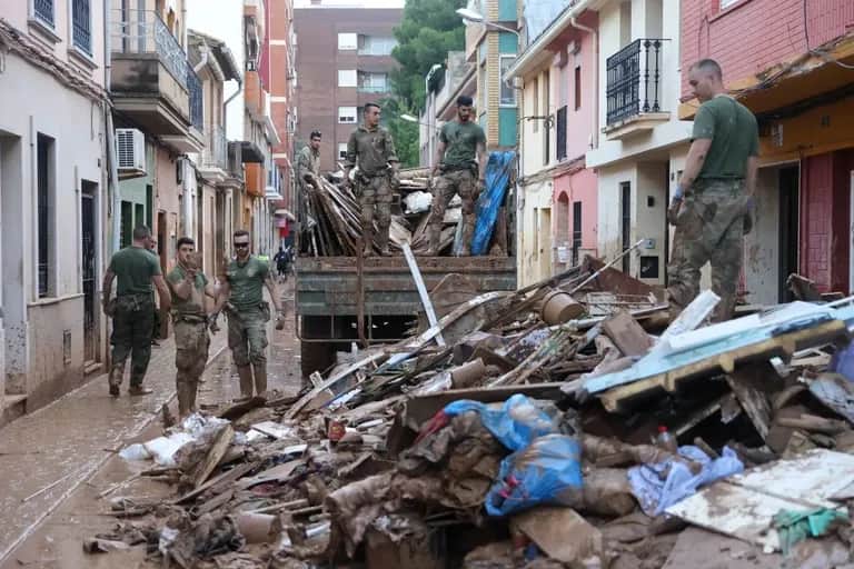 Espagne: entre tragédie et colère à vif
