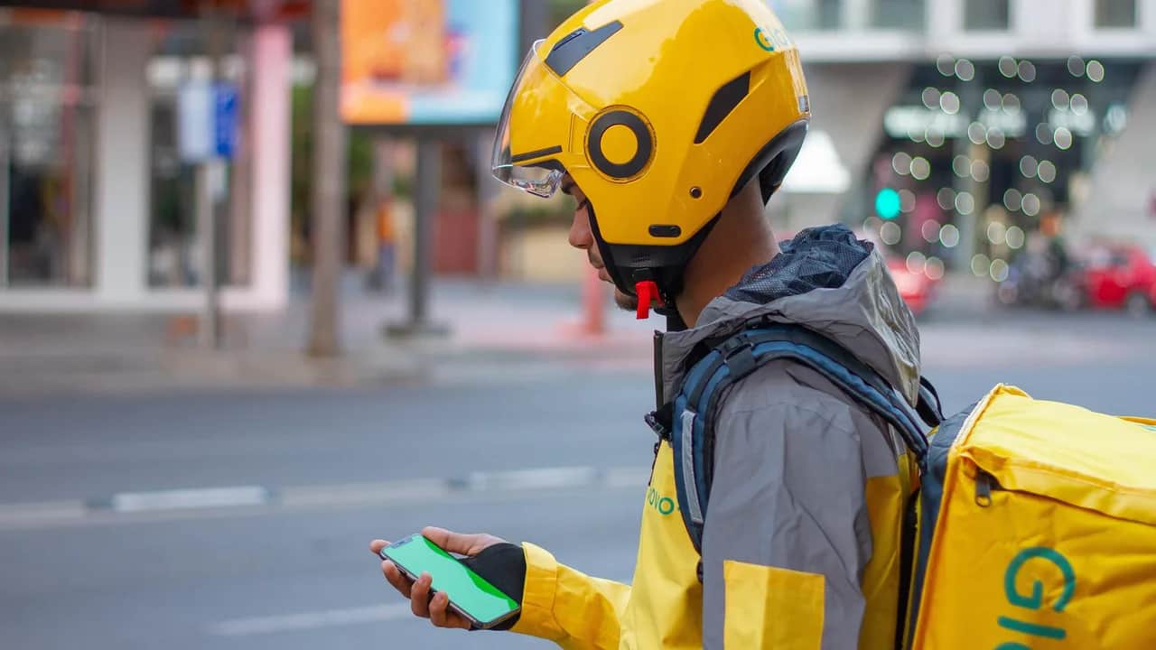 Glovo conclut un accord avec le Conseil de la concurrence et annonce de nouvelles mesures en faveur des coursiers et restaurateurs