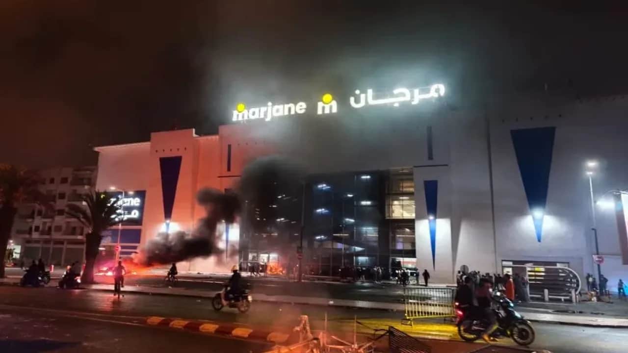Manifestations au Maroc: une nuit de violences qui secoue la ville d’Inzegane