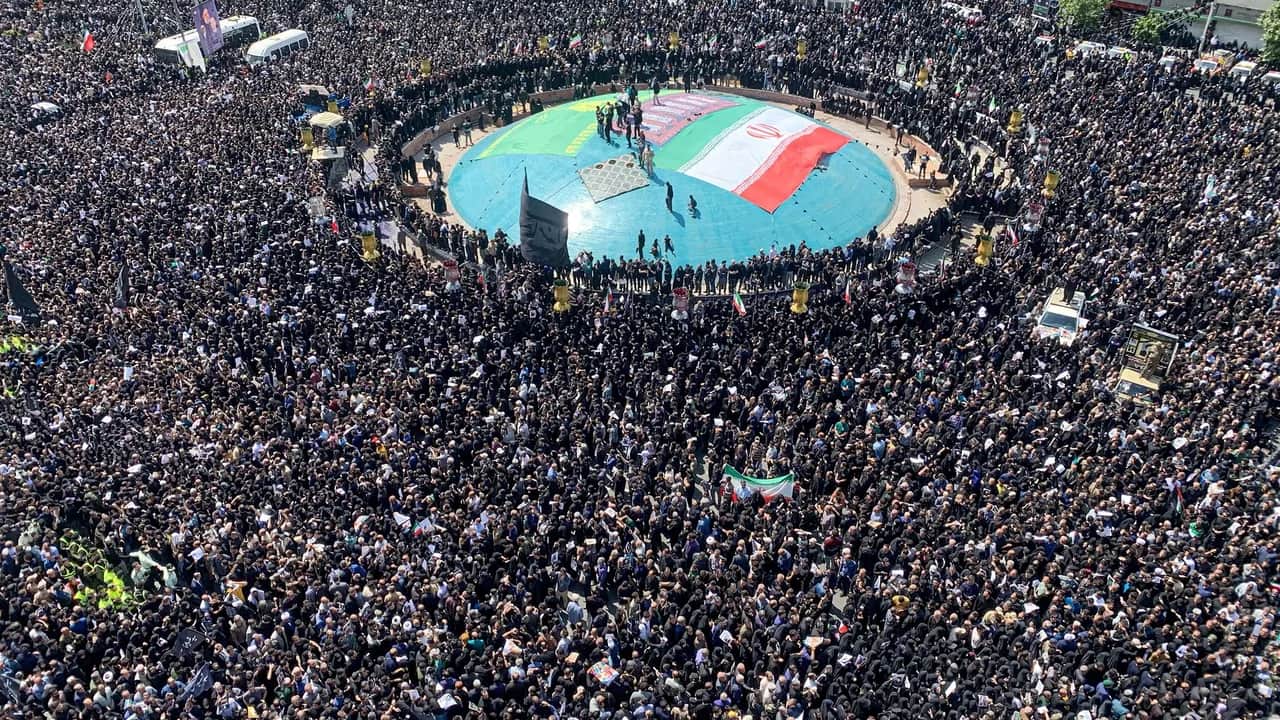 Iran : des millions de personnes défilent à Téhéran pour les funérailles d'Ali Khamenei