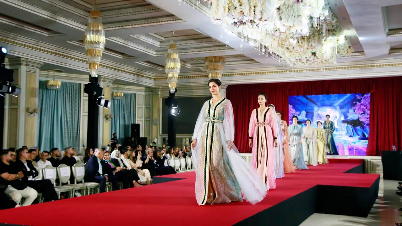 L'Authentique Fashion Show : Un ballet de couleurs et de culture