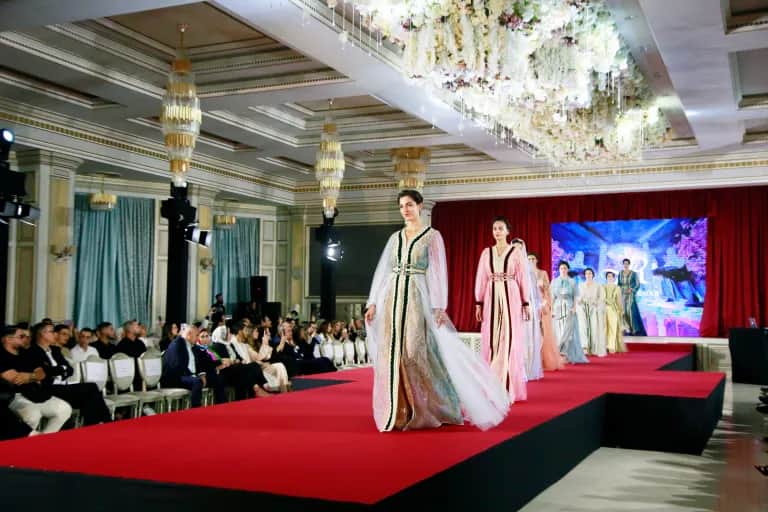 L'Authentique Fashion Show : Un ballet de couleurs et de culture
