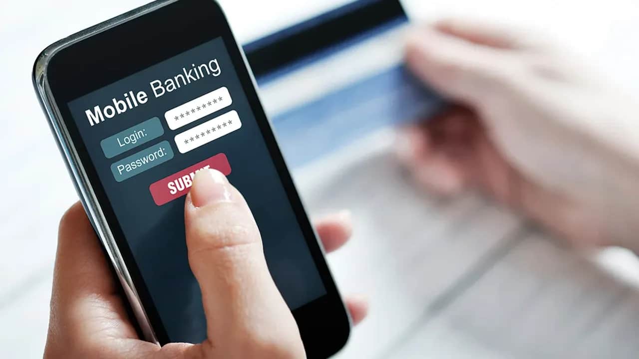 M-banking: les banques élargissent leur disponibilité