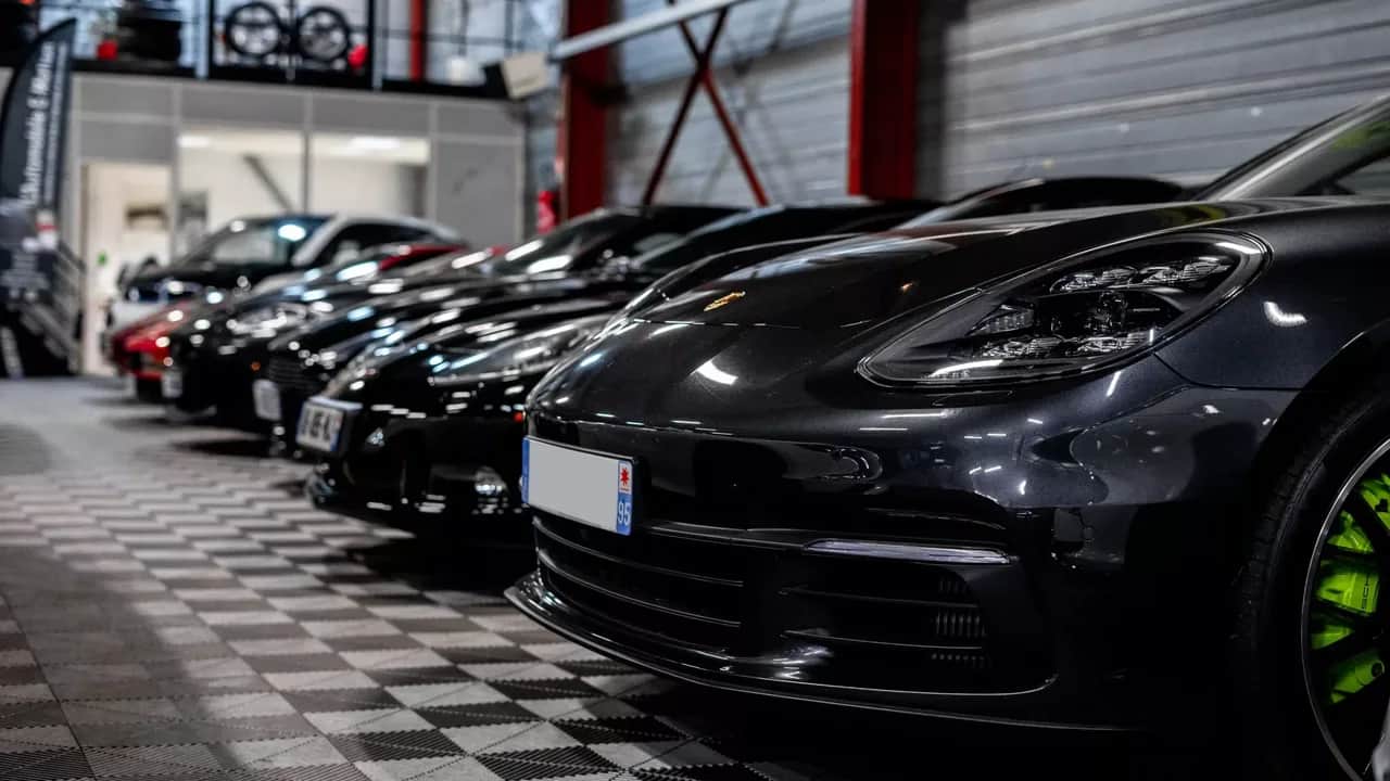 Marché automobile: la percée des garagistes inquiète les concessionnaires agréés