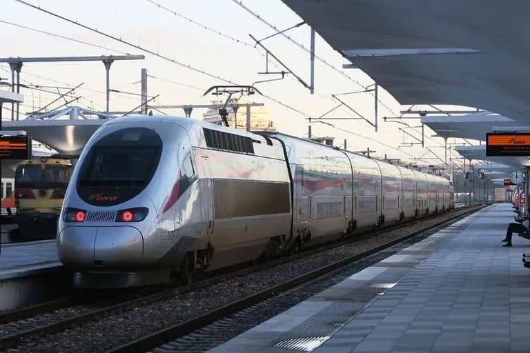 Le gouvernement espagnol accorde un financement de 754 millions d'euros au Maroc pour l'acquisition de trains