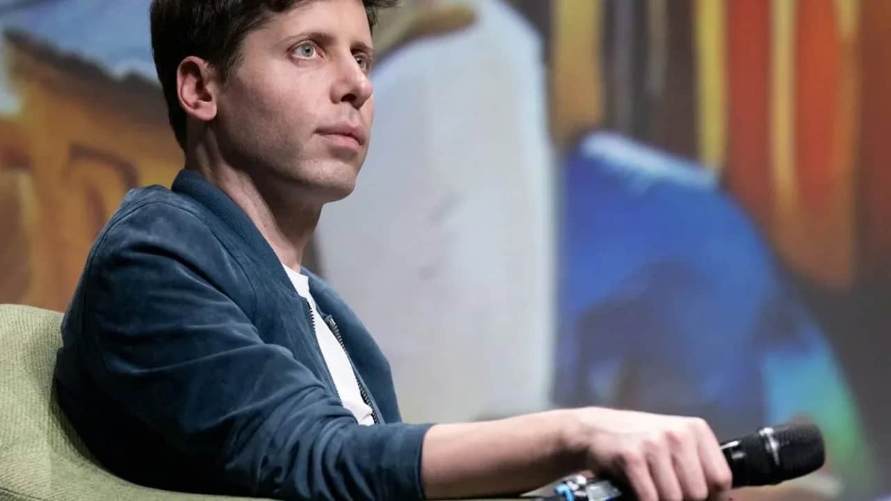 Microsoft annonce embaucher l'ancien patron d'OpenAI Sam Altman