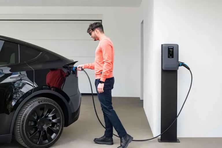 Mobilité durable: les loueurs donnent des pistes pour booster la voiture électrique