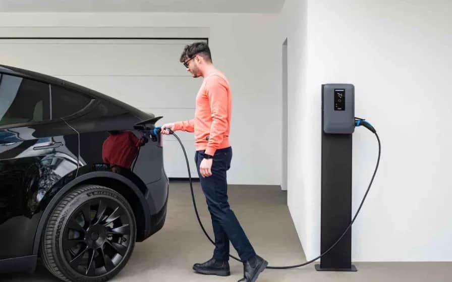 Mobilité durable: les loueurs donnent des pistes pour booster la voiture électrique