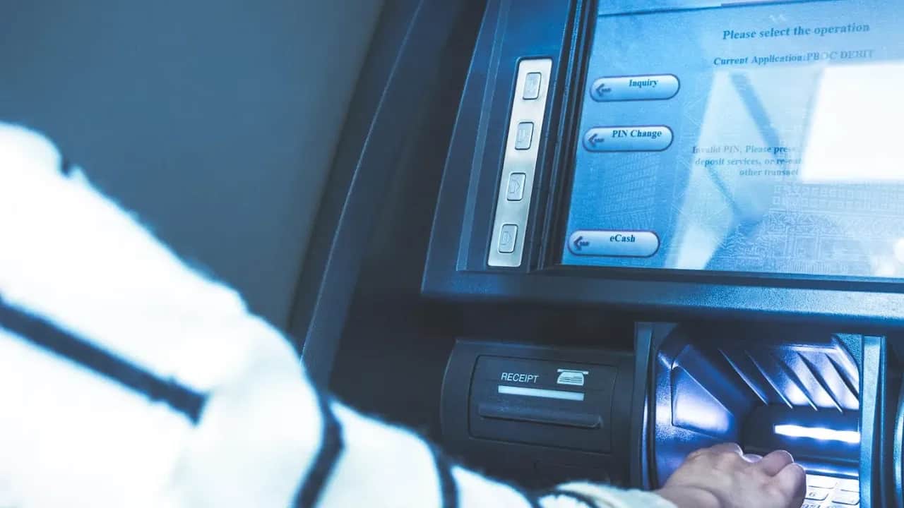 Réseaux bancaires : les agences cèdent la place au clic