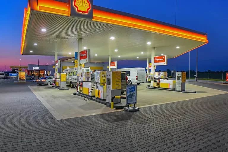Shell suspend sa participation aux activités hydrocarbures russes