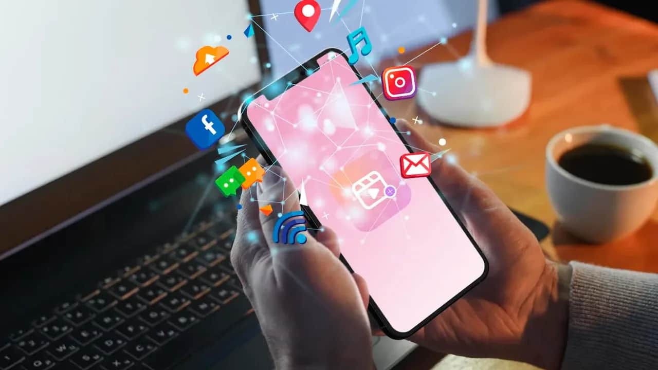 Smartphones: le marché s'éveille en ce début 2024