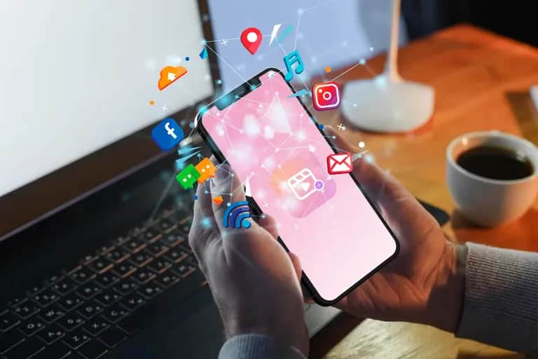 Smartphones: le marché s'éveille en ce début 2024
