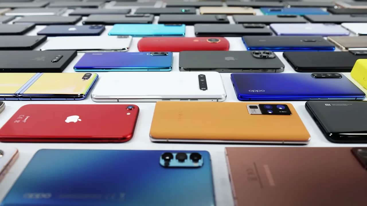 Smartphones: le marché plonge au premier trimestre