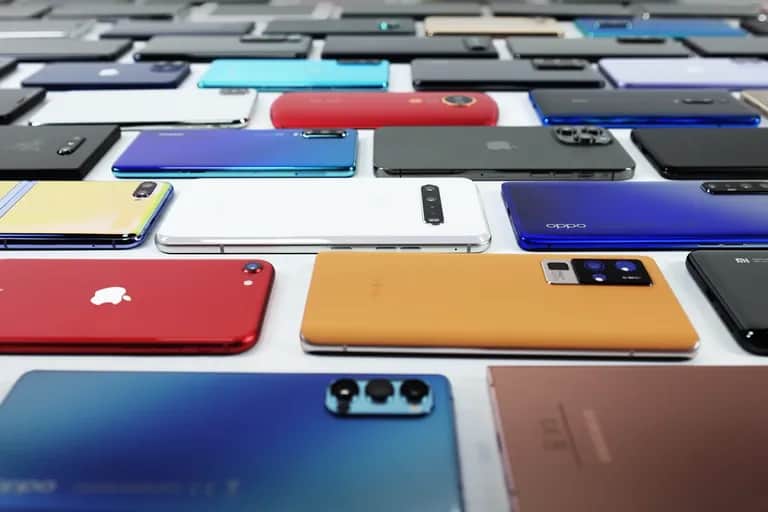 Smartphones: le marché plonge au premier trimestre