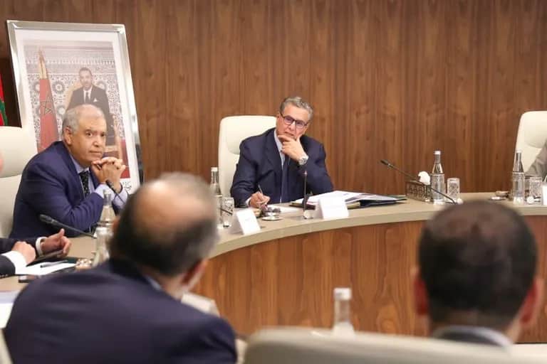 Tensions au Moyen-Orient : le gouvernement sécurise les stocks et maintient les prix