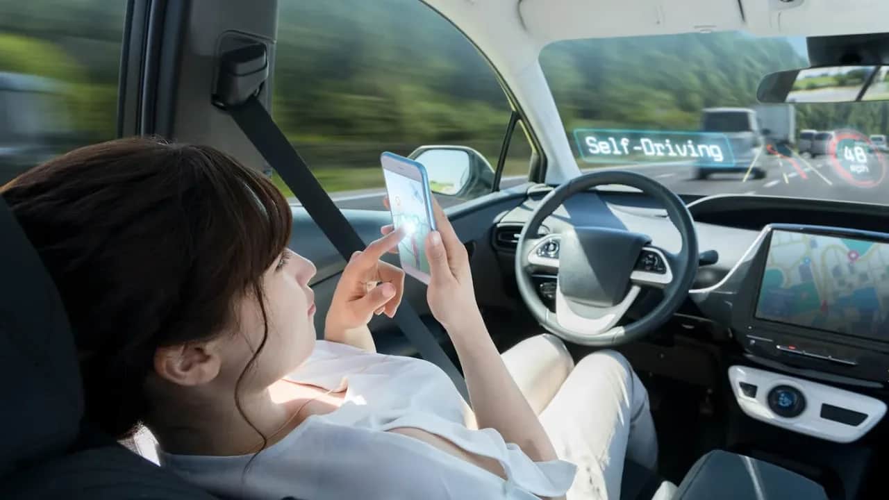 Voitures autonomes: la conduite du futur se précise, la patience est requise