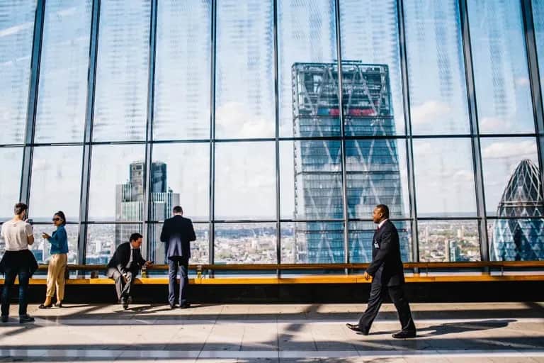 Zone OCDE: le taux d'emploi se maintient à un niveau record