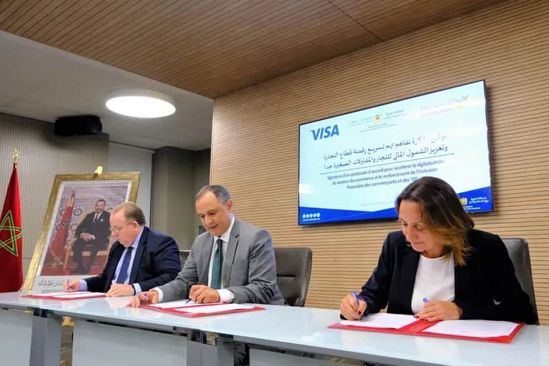 Inclusion financière: le ministère de l’industrie et du commerce signe un accord avec Visa et Al Barid Bank