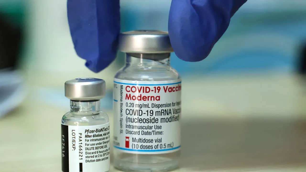 Covid-19: les vaccins existants seront moins efficaces contre Omicron, selon le patron de Moderna