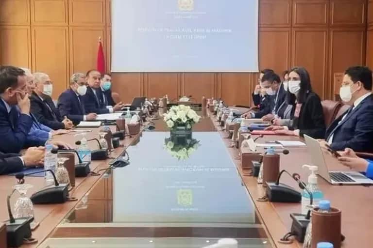 Crise ukrainienne: Bourita et Nadia Fettah se réunissent avec Bank Al-Maghrib, la CGEM et le GPBM