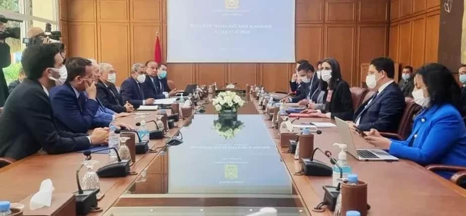Crise ukrainienne: Bourita et Nadia Fettah se réunissent avec Bank Al-Maghrib, la CGEM et le GPBM