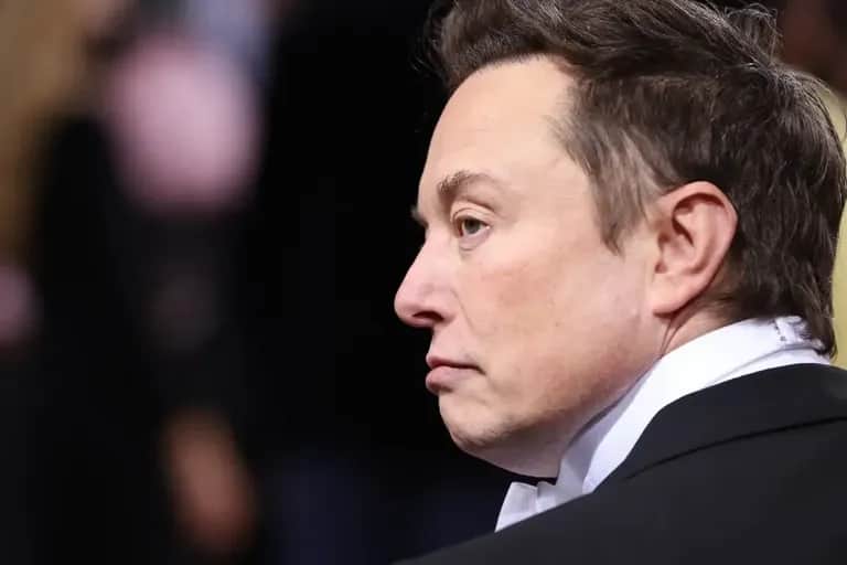 Elon Musk annonce la suspension du rachat de Twitter, qui s'effondre à Wall Street