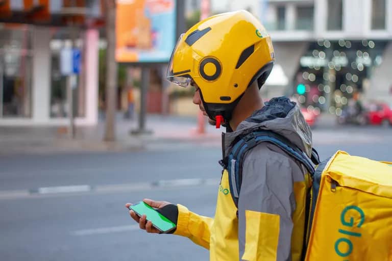 Glovo conclut un accord avec le Conseil de la concurrence et annonce de nouvelles mesures en faveur des coursiers et restaurateurs