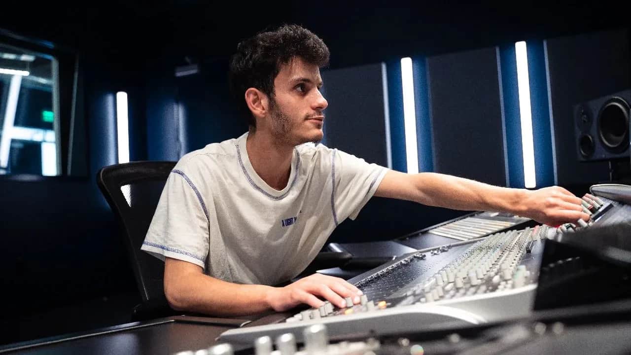 Hamza Ben Addou : La trajectoire fulgurante d'une étoile montante de la production EDM-POP