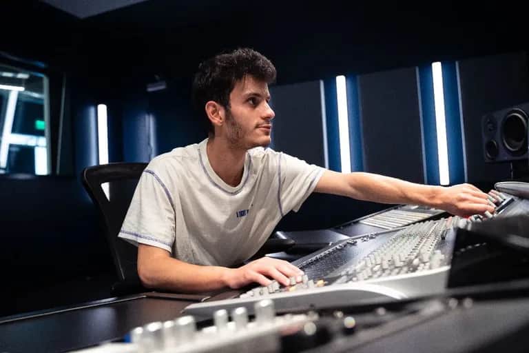 Hamza Ben Addou : La trajectoire fulgurante d'une étoile montante de la production EDM-POP