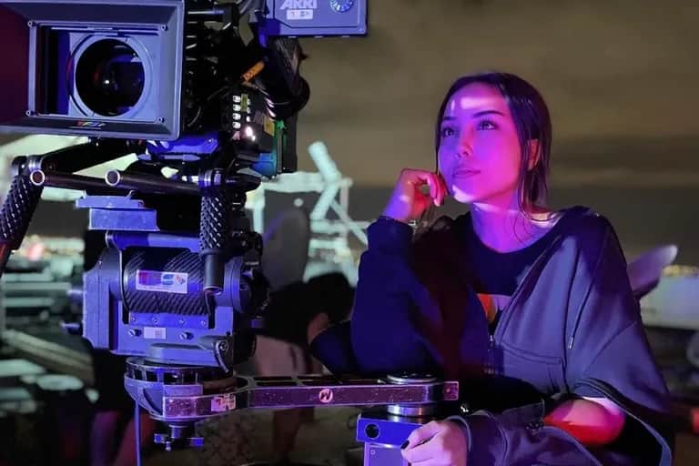 Kawtar Tarhzaoui : Une réalisatrice marocaine qui a triomphé dans un domaine monopolisé par les hommes