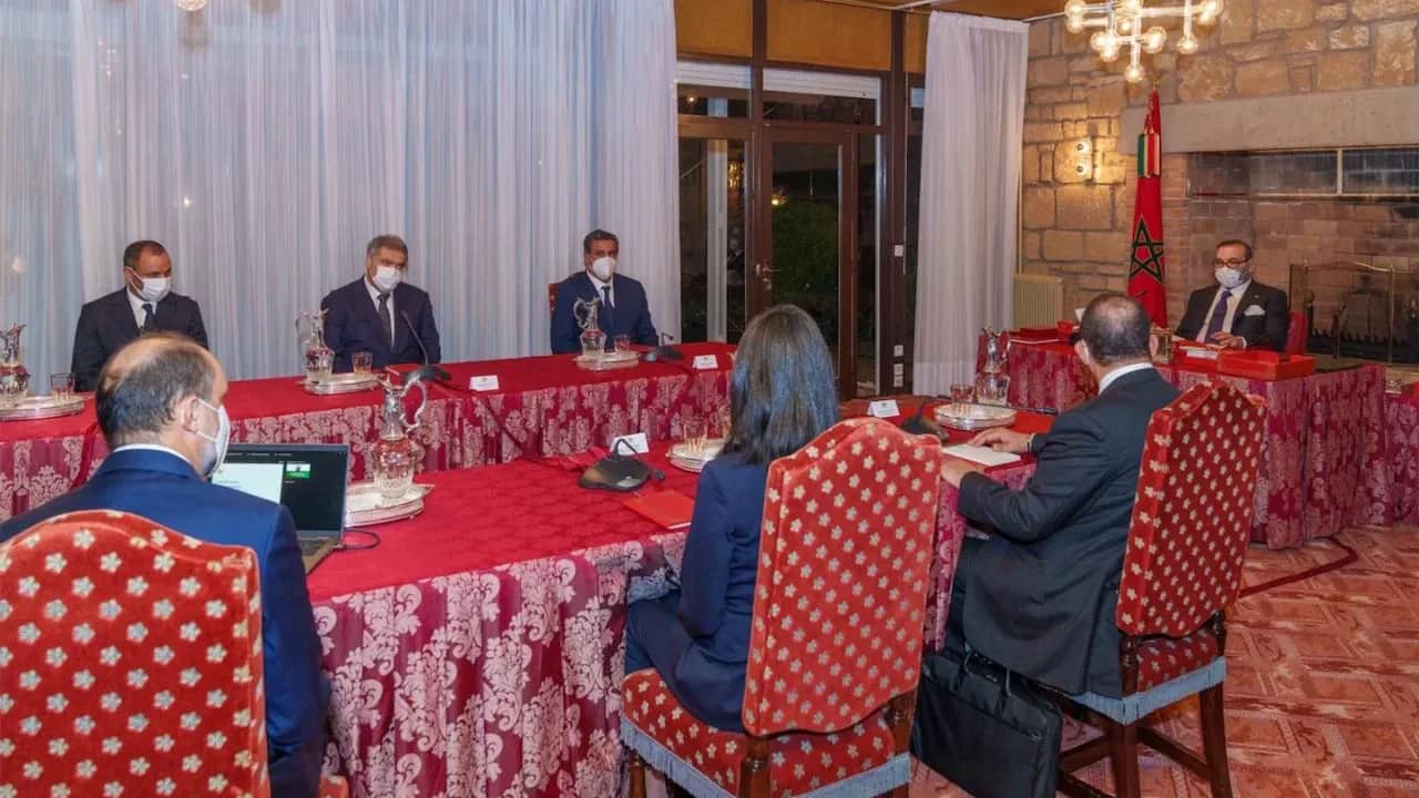 Le Roi Mohammed VI préside une séance de travail consacrée à la nouvelle charte de l’investissement