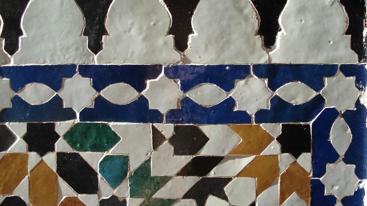 Les particularités et techniques de fabrication du «Zellige marocain» au menu d’une conférence à Rabat