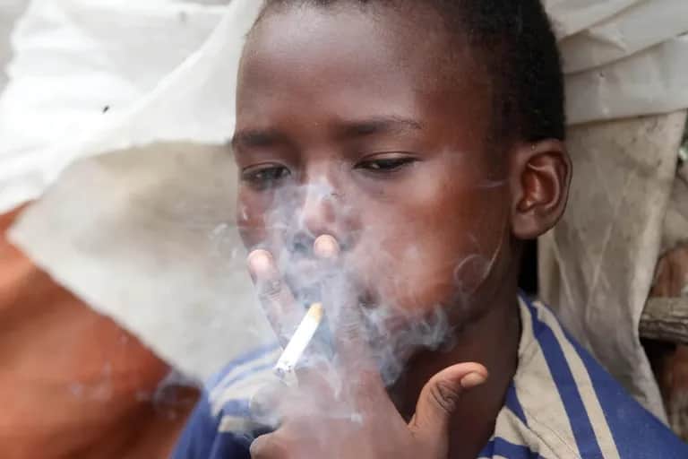 OMS: près de 38 millions d'enfants âgés de 13 à 15 ans consomment du tabac