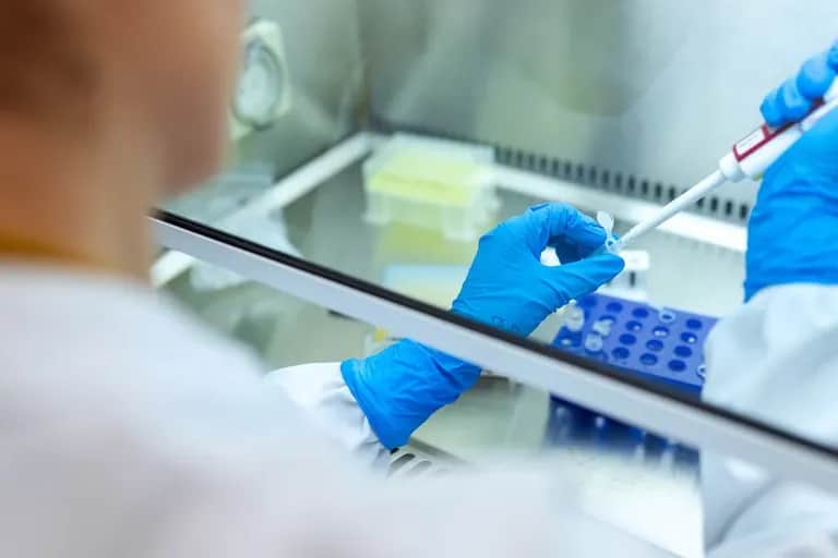 Pandémie : l'OMS réclame 16 milliards de dollars pour le dispositif ACT-Accelerator