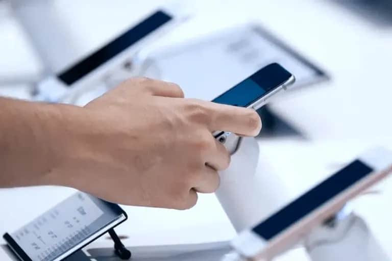 PLF 2026 : le gouvernement abaisse le droit d’importation sur les smartphones