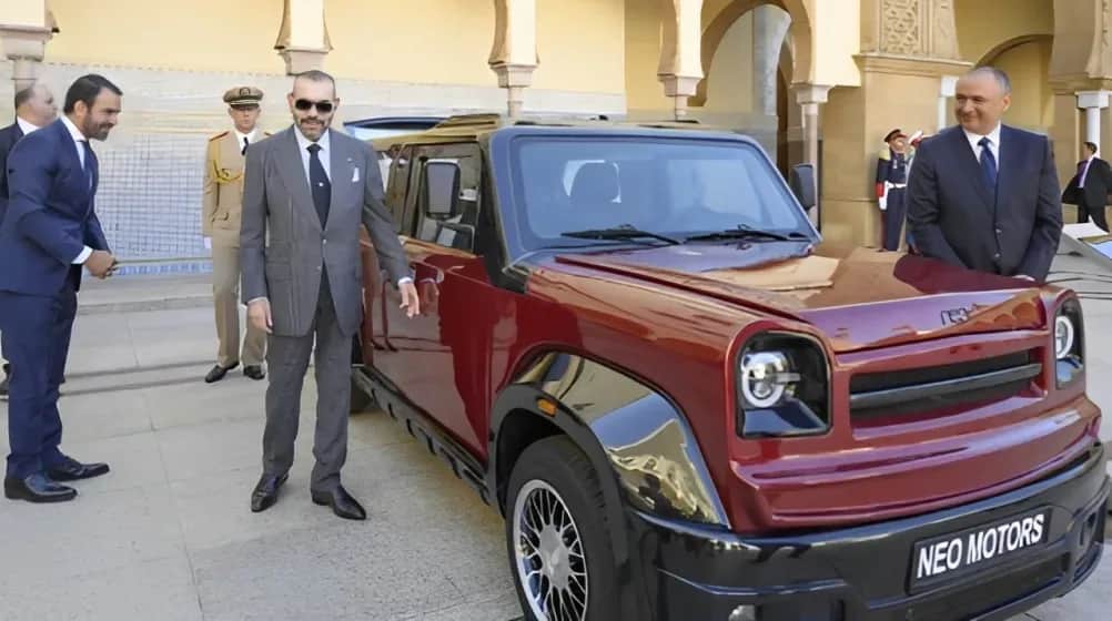 Présentation au Roi d'un modèle de la 1ère marque automobile grand public marocaine et du prototype de véhicule à hydrogène