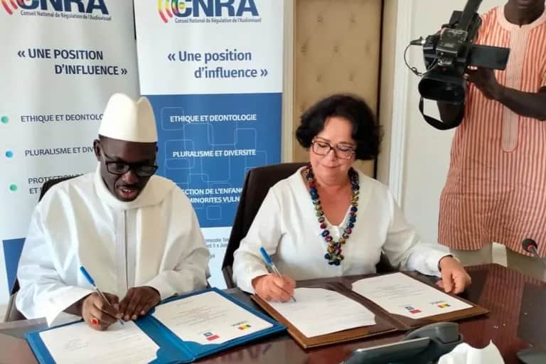 Signature d’une convention de partenariat entre la HACA et son homologue le CNRA du Sénégal