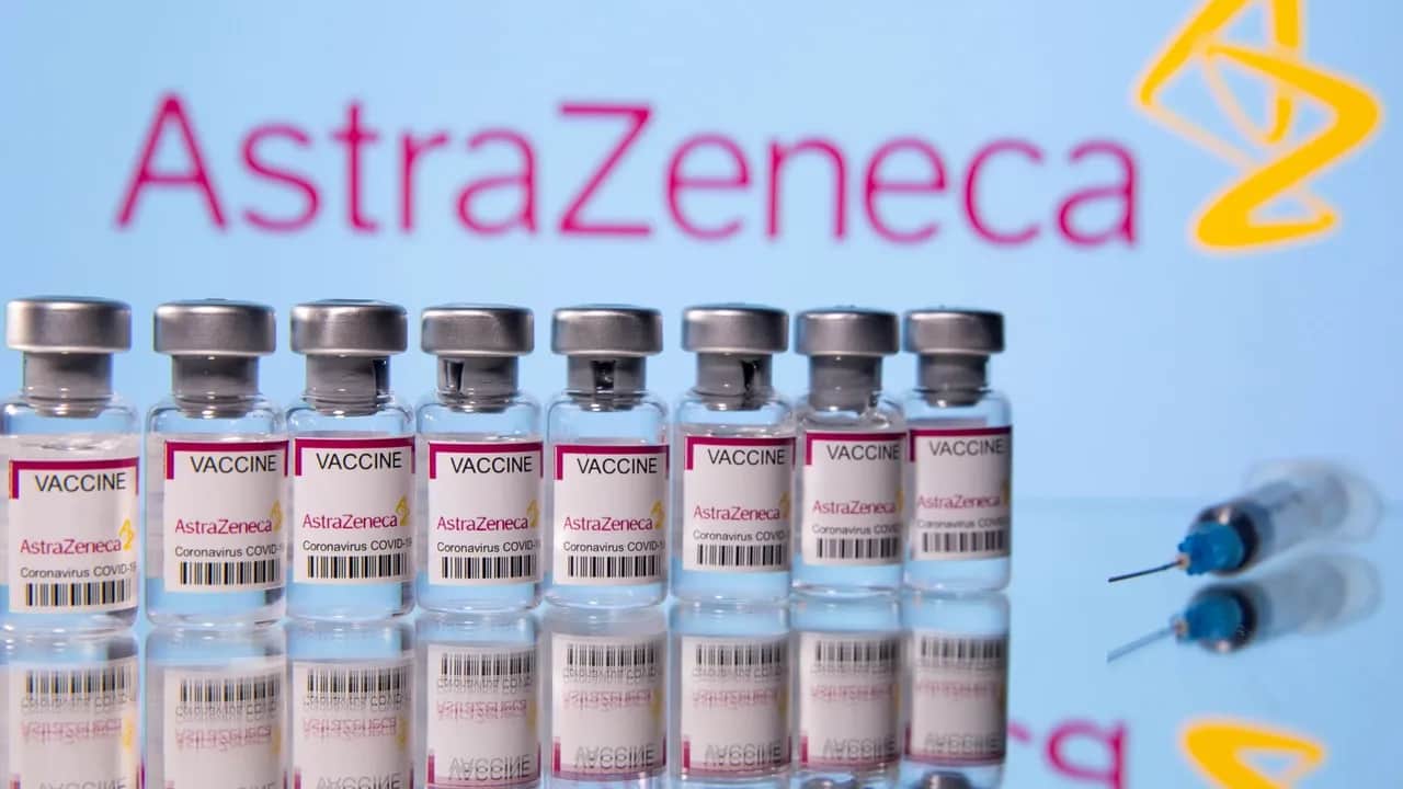 Vaccin anti-Covid: AstraZeneca envisage de demander une autorisation pour une 3e dose