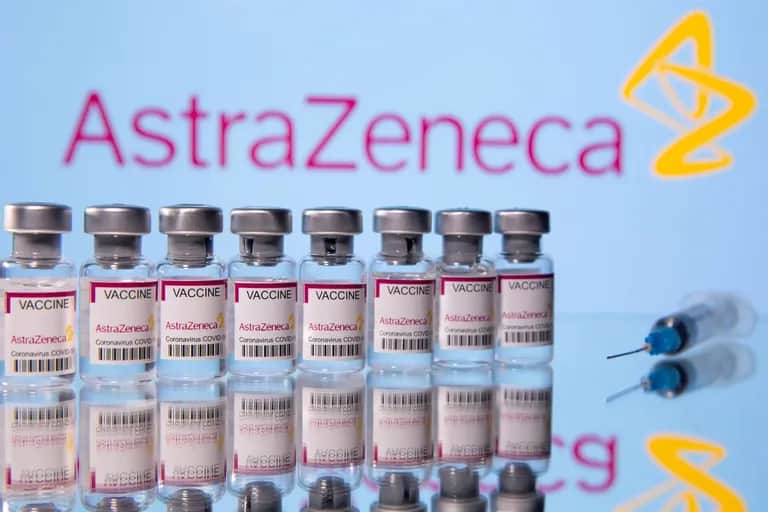 Vaccin anti-Covid: AstraZeneca envisage de demander une autorisation pour une 3e dose
