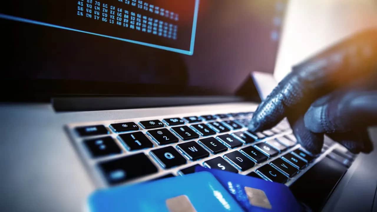 Vol de données bancaires : les aéroports, nouveau terrain de chasse des hackers