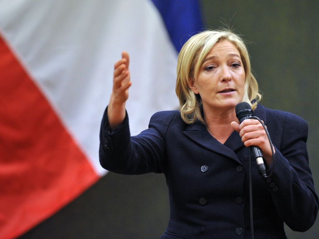 Le Pen n'exclut pas un contrôle des capitaux en cas de panique