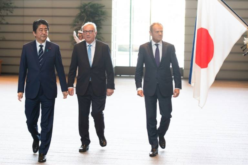 L'UE et le Japon signent un accord "historique" de libre-échange