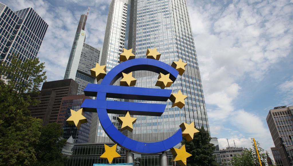 La BCE maintient ses taux inchangés et confirme l'arrêt des rachats d'actifs
