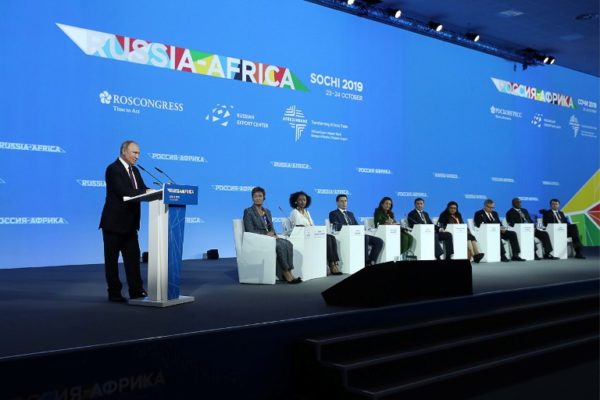 El Otmani représente le Roi au Sommet Russie-Afrique à Sotchi